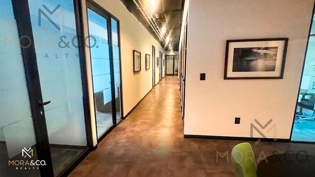 Oficina en Renta con 2 Privados | Sala de Juntas y Estacionamiento
