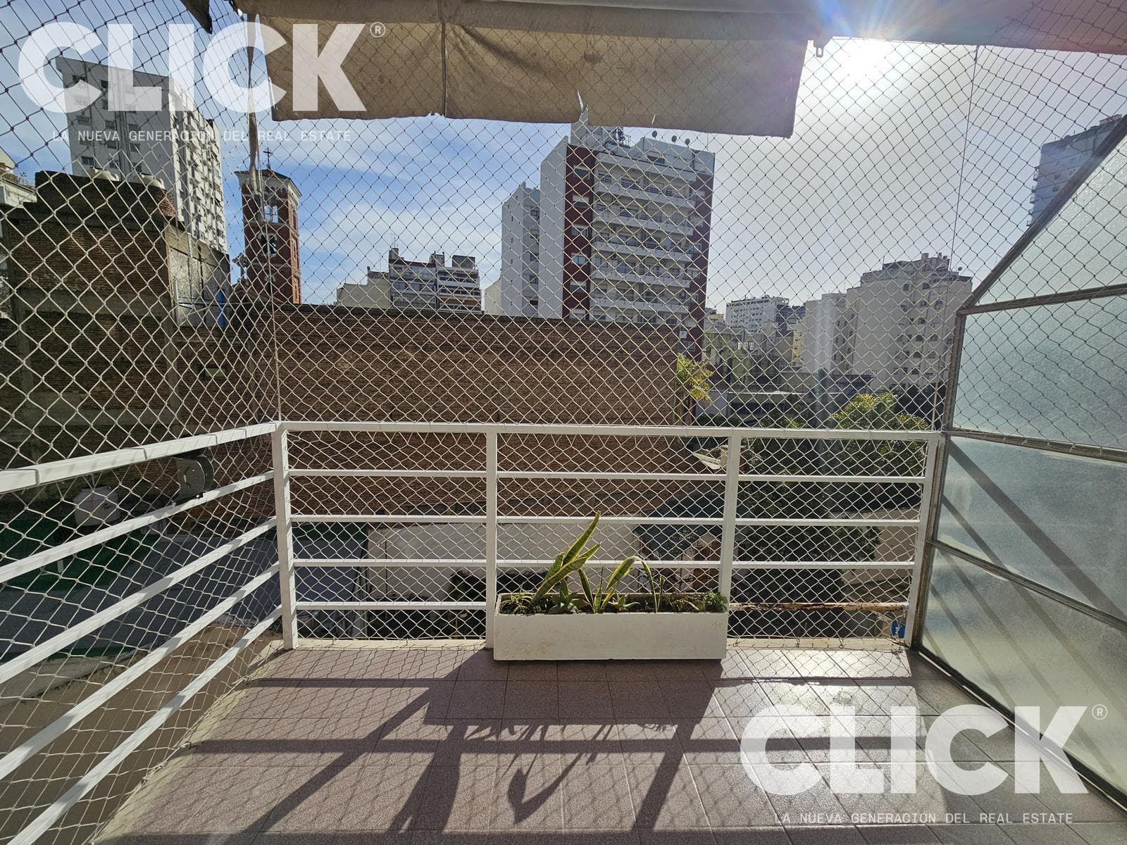 For Rent - 3-room apartment with balcony - bright, with garage - Caballito