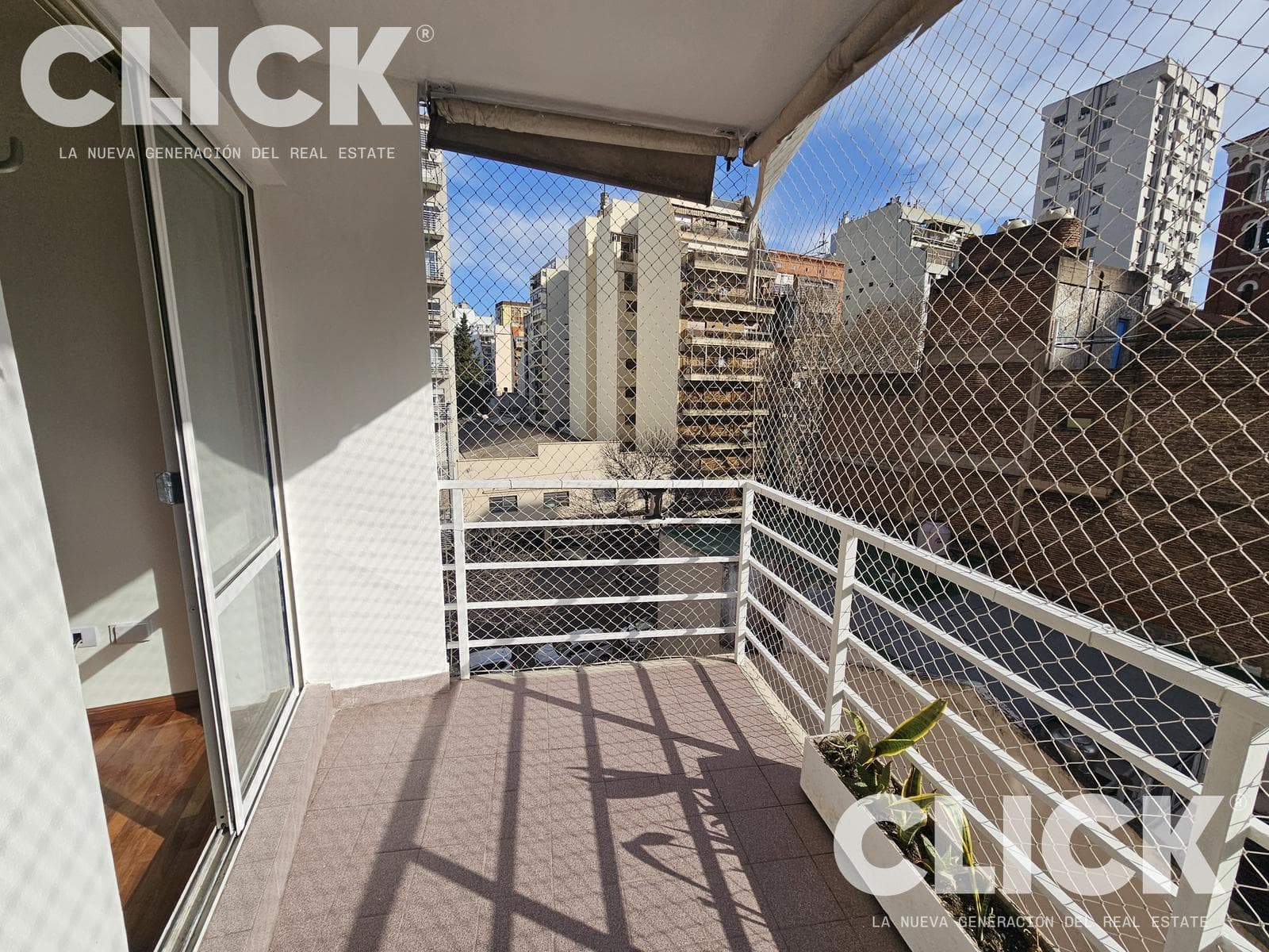 For Rent - 3-room apartment with balcony - bright, with garage - Caballito