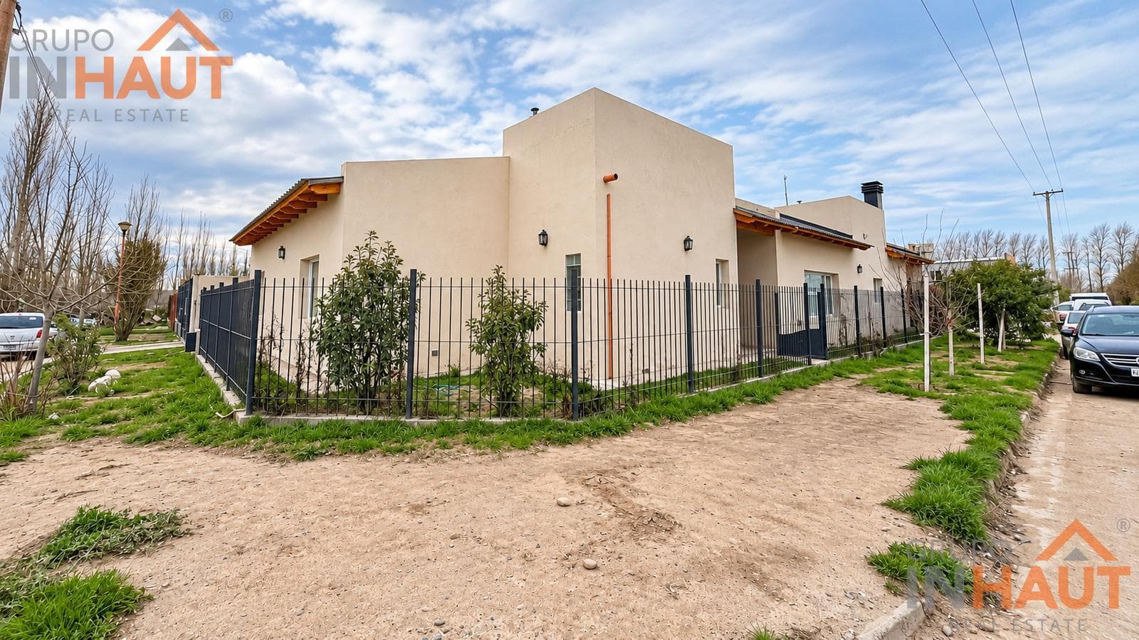 THREE-BEDROOM HOUSE FOR SALE IN FERNANDEZ ORO