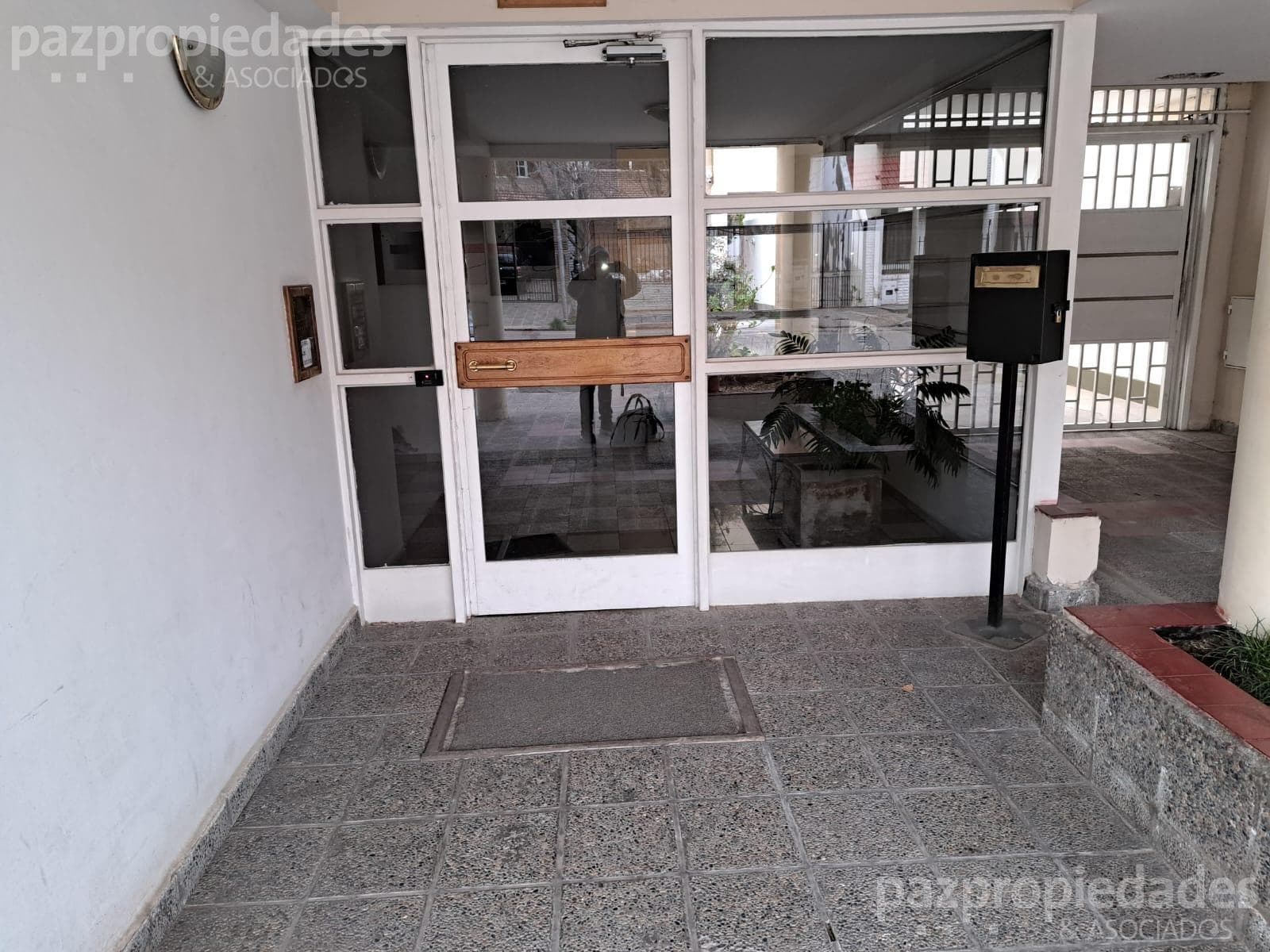 Apartment for Rent: 1-Bedroom, Dor. Near Downtown West