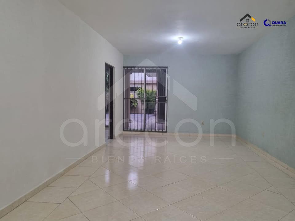 House in Col, Petrolera, Half a Block from Plaza Petrolera