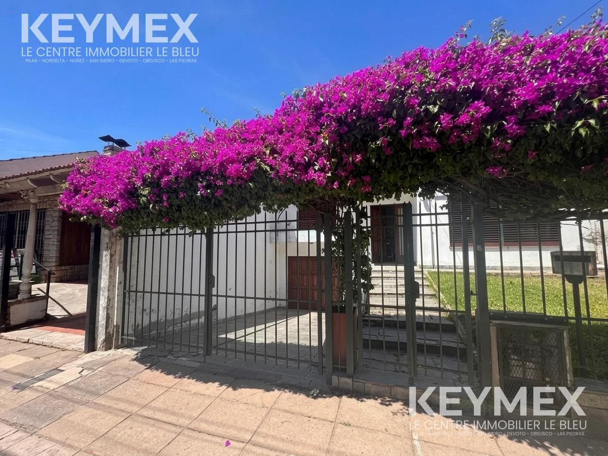 3-Bedroom House for Sale with Double Garage in Moreno