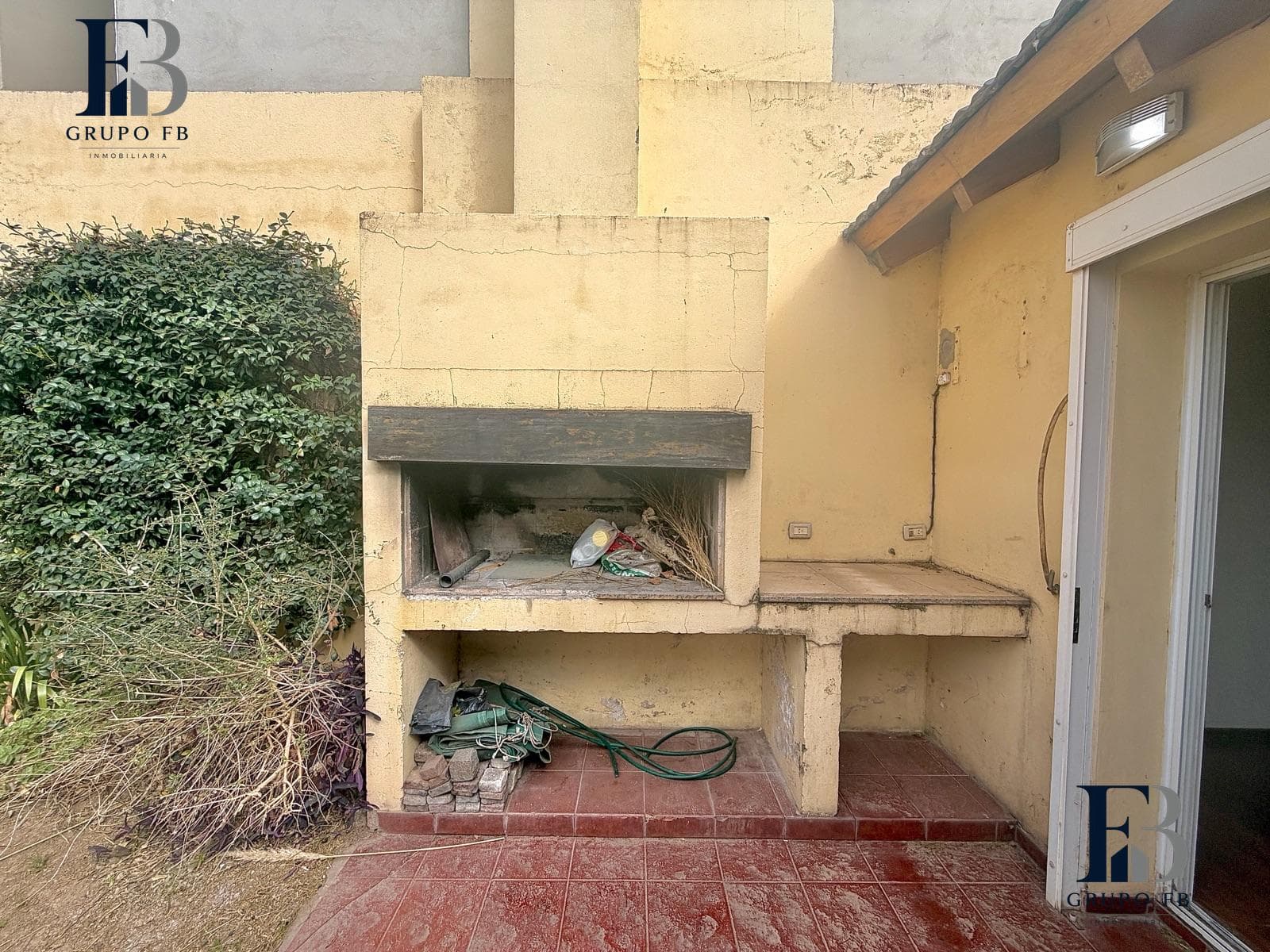 House in Jardines del Jockey: 4 bedrooms and a pool