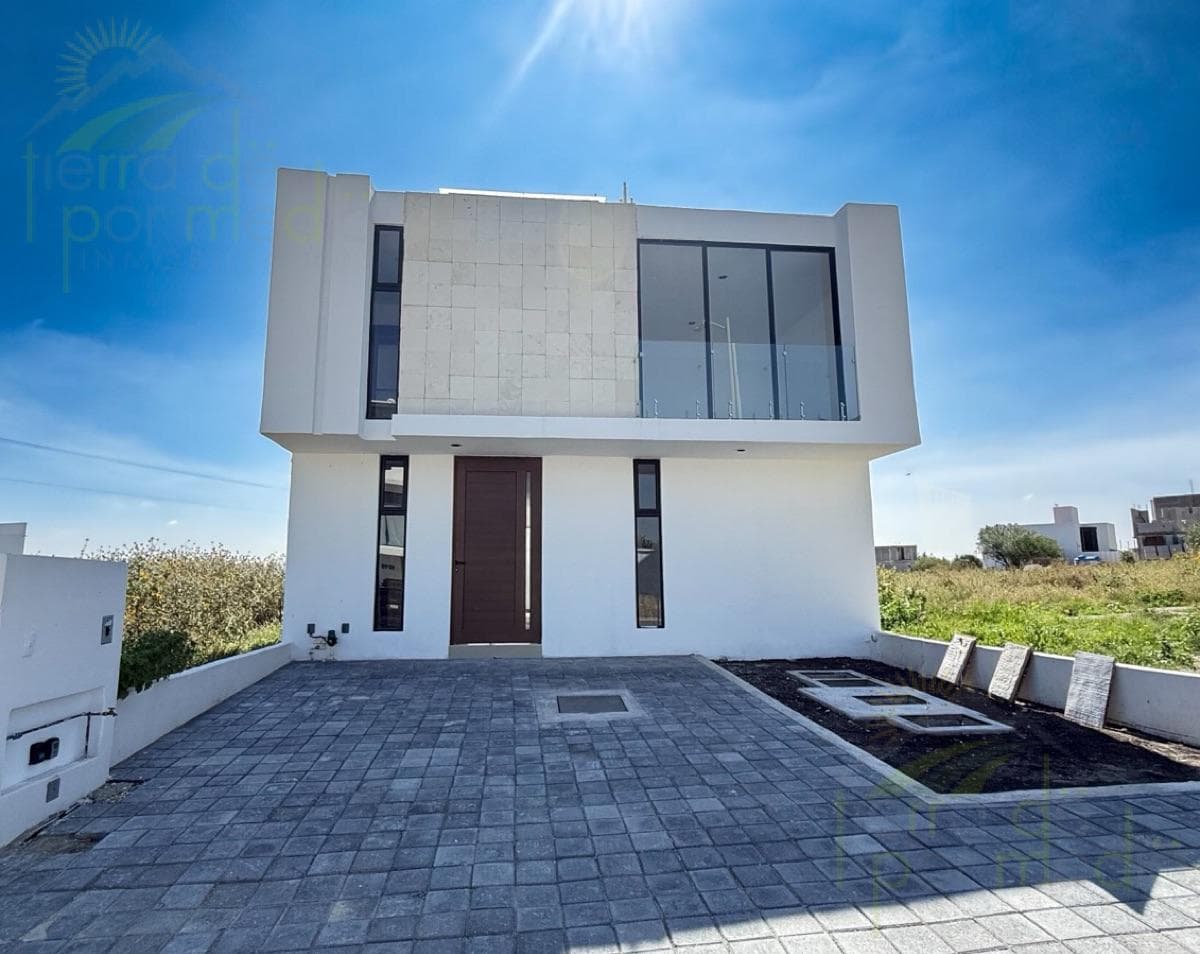 Beautiful House for Sale on a Private Street in Juriquilla, Querétaro