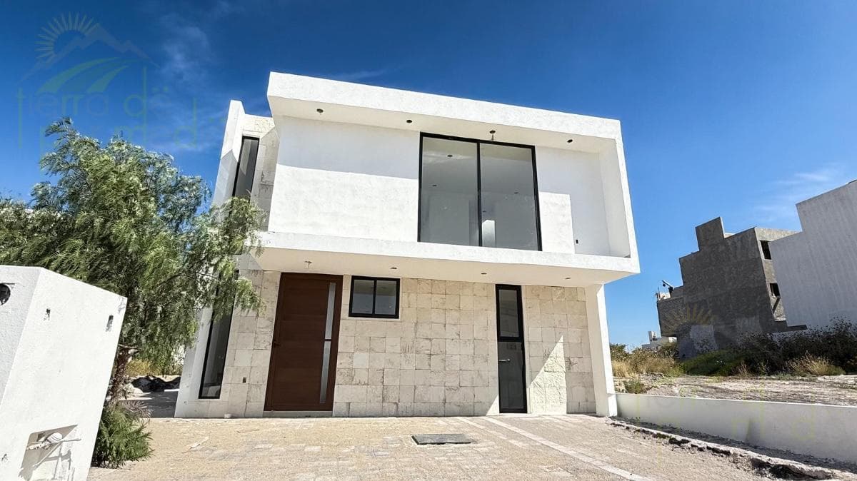 House for Sale in a Private Subdivision in Juriquilla, Querétaro