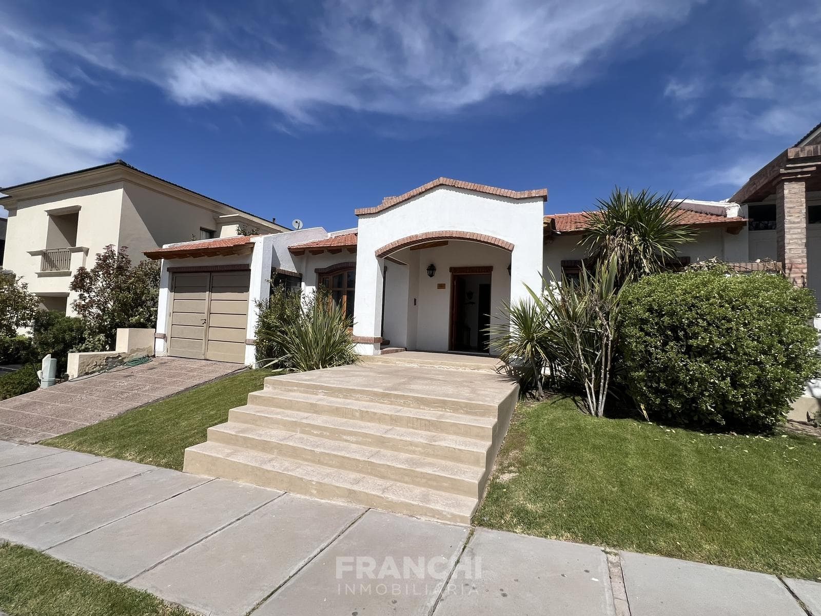 House for Sale in the Prestigious Palmares Neighborhood
