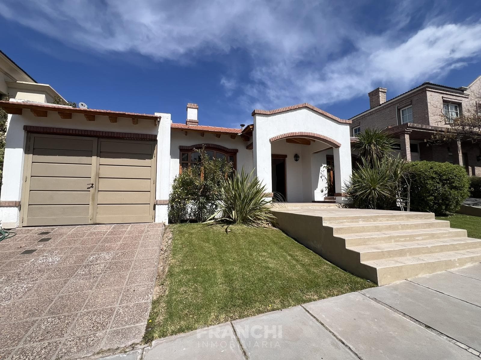 House for Sale in the Prestigious Palmares Neighborhood