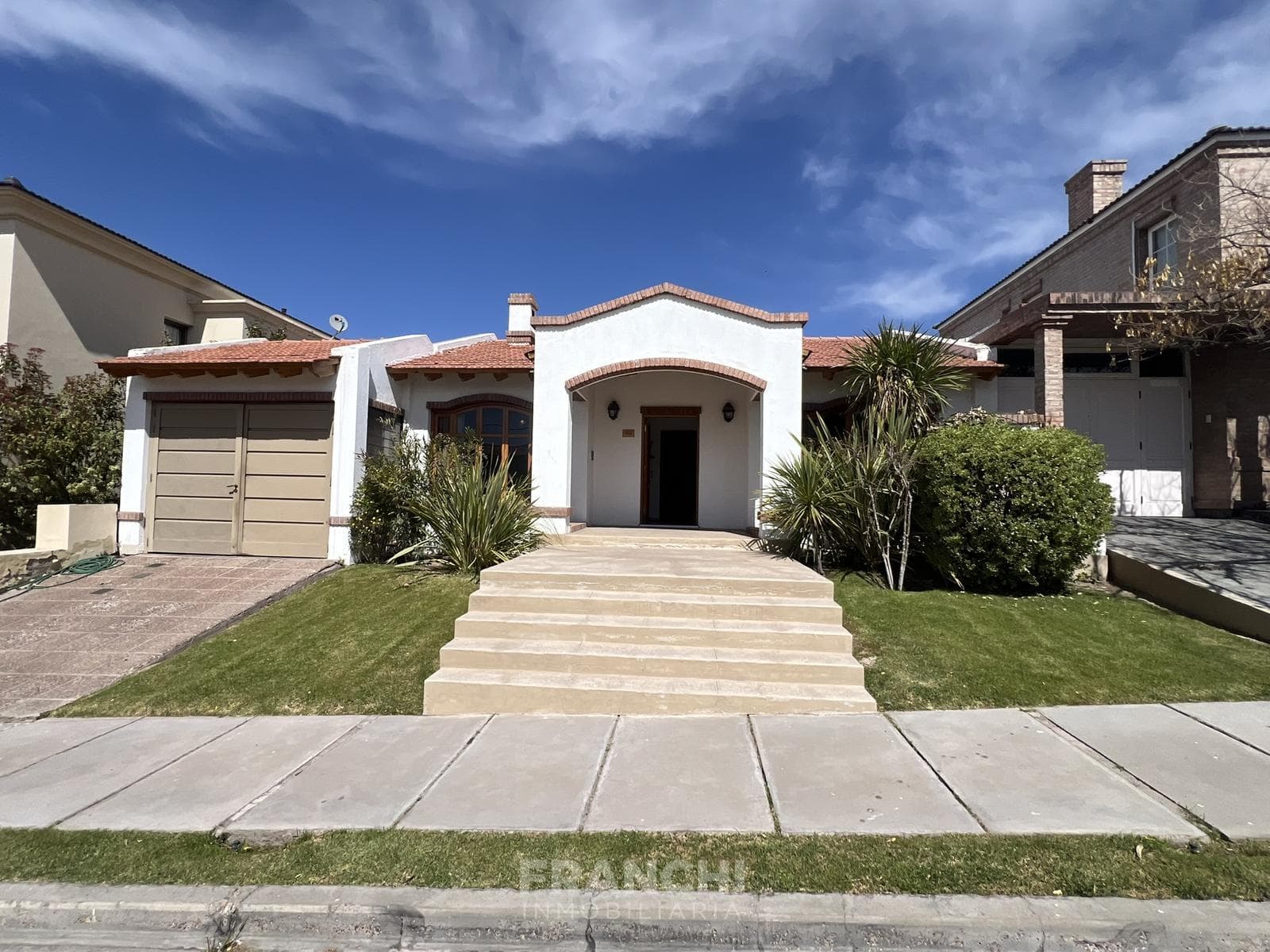 House for Sale in the Prestigious Palmares Neighborhood