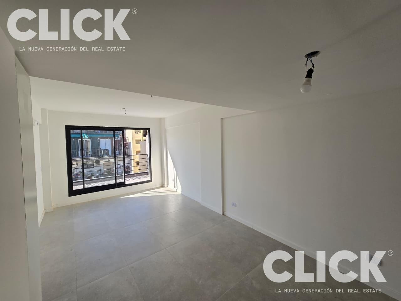 For Sale - 2-room apartment with a front-facing balcony - Bright - Almagro