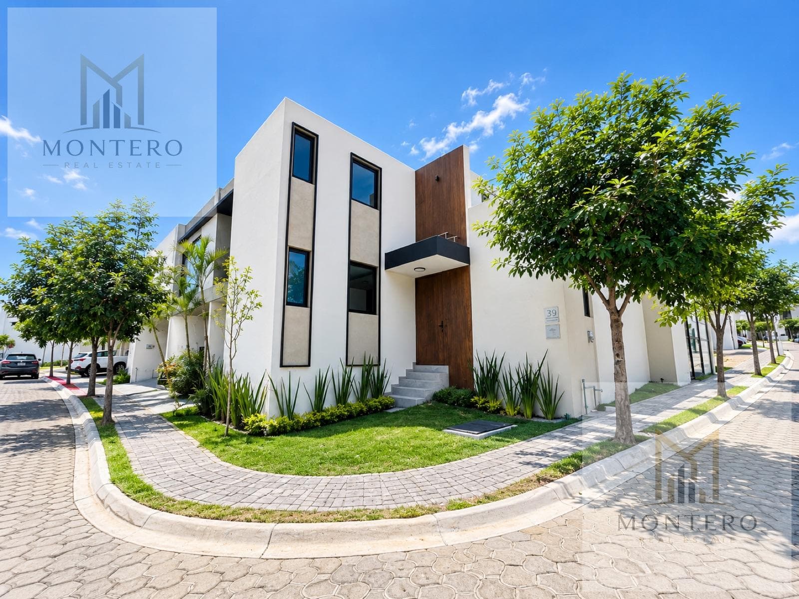 House - Lomas de Angelópolis Subdivision