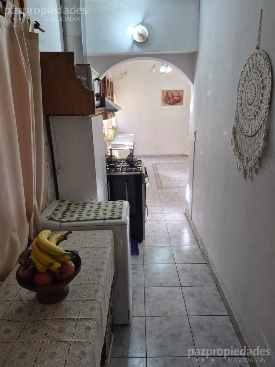 2-Bedroom House for Rent with Garage, B 14 de Octubre