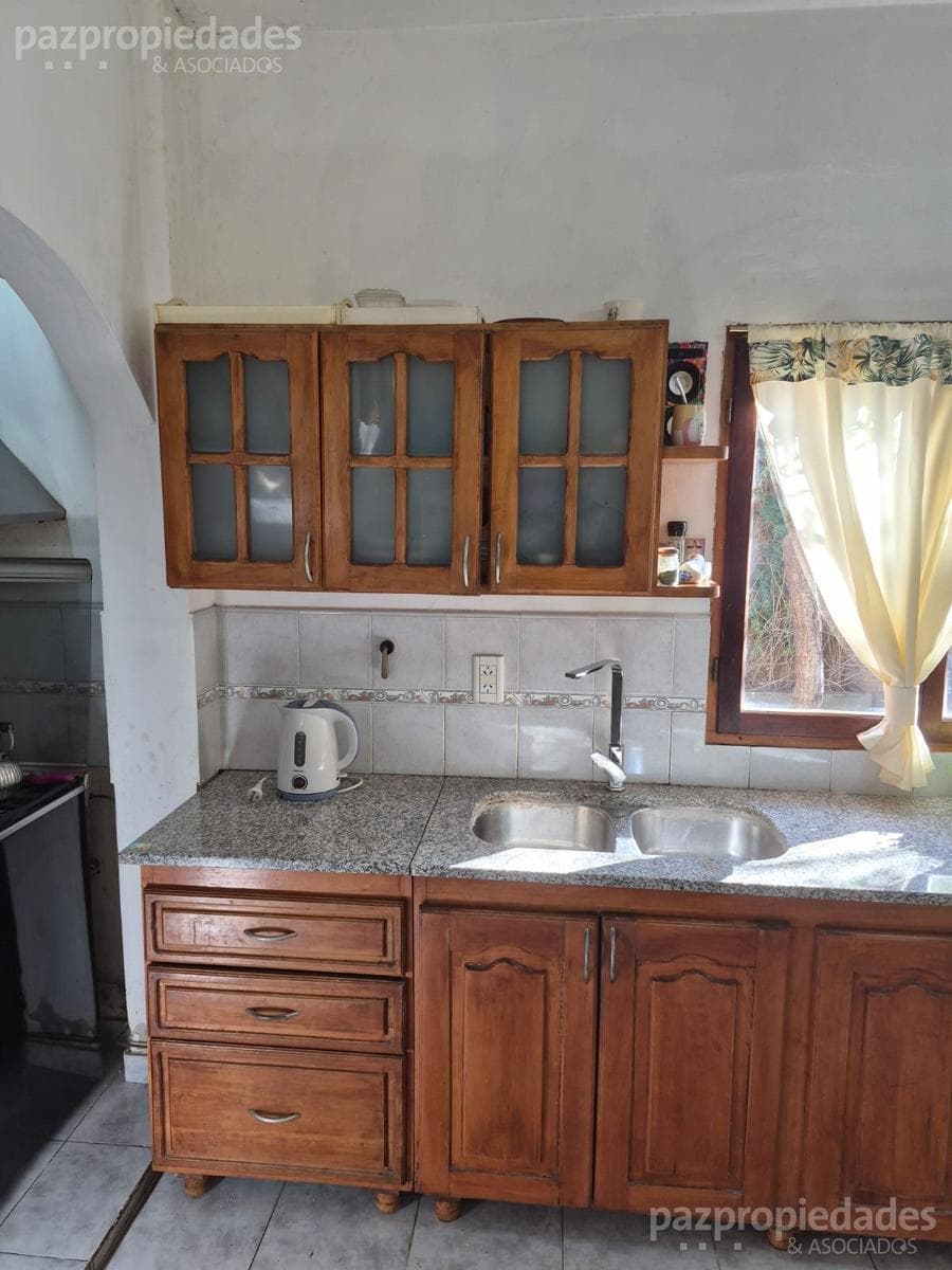 2-Bedroom House for Rent with Garage, B 14 de Octubre