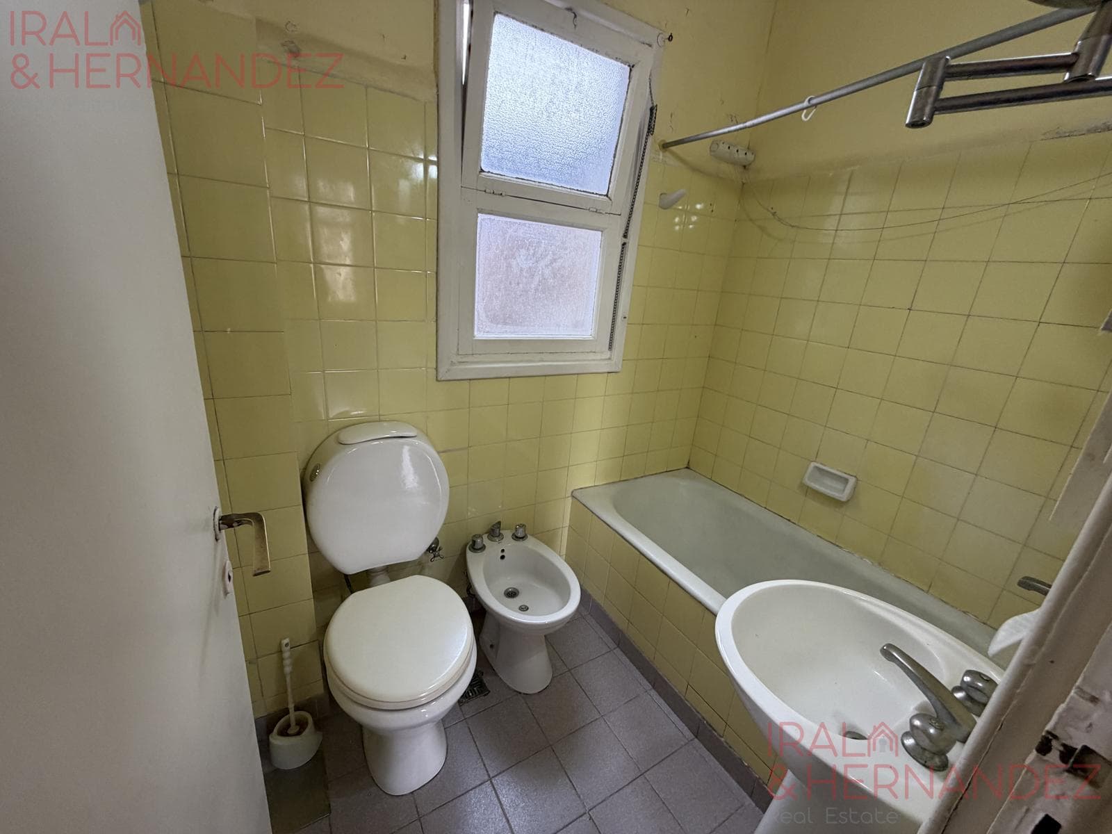 Studio Apartment for Sale on a Main Street in Balvanera - GREAT INVESTMENT