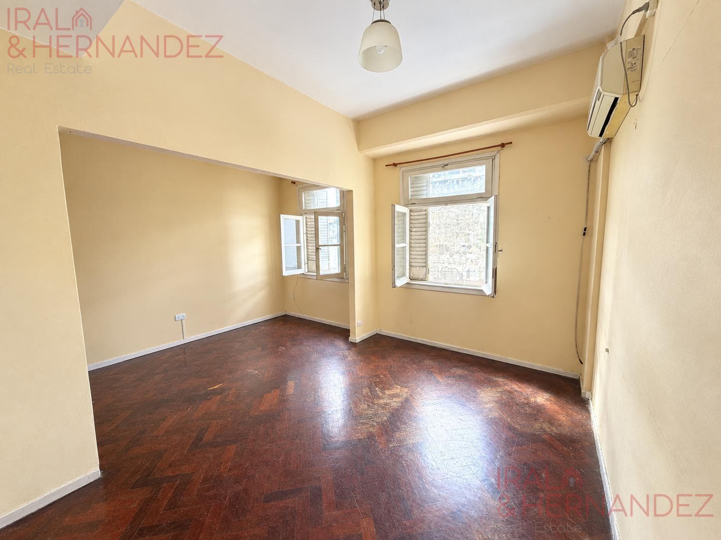Studio Apartment for Sale on a Main Street in Balvanera - GREAT INVESTMENT