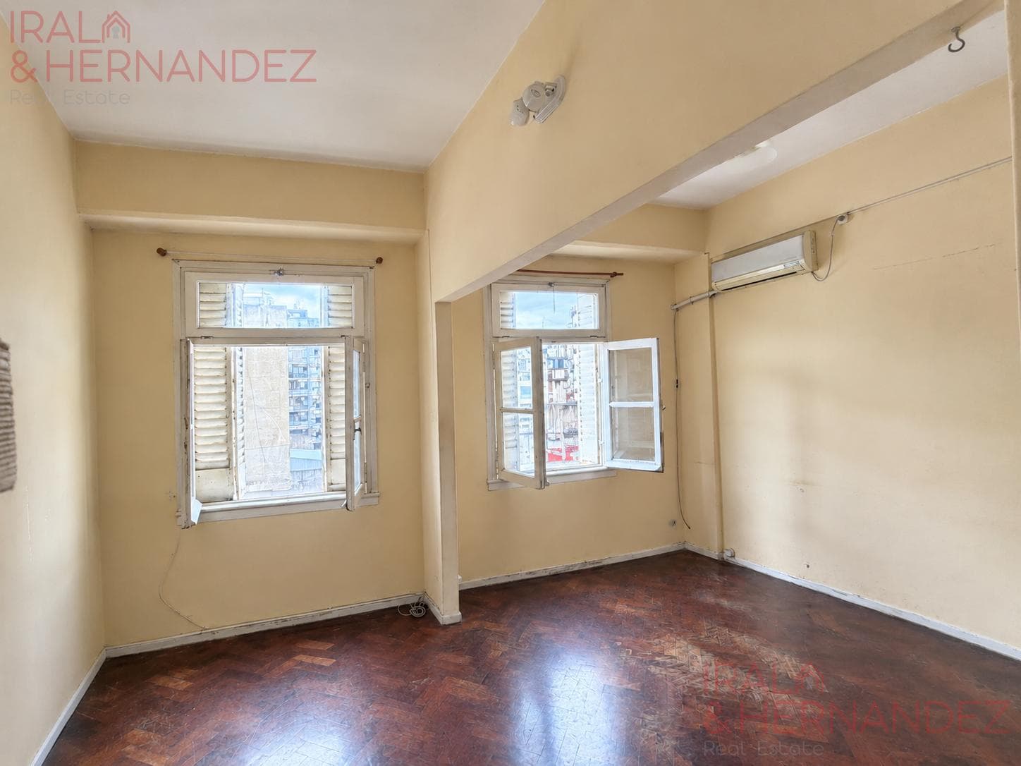 Studio Apartment for Sale on a Main Street in Balvanera - GREAT INVESTMENT
