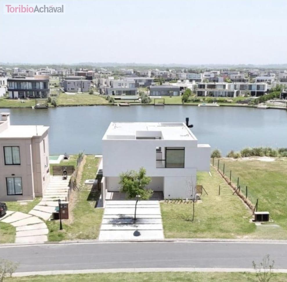Waterfront home with direct views of the lagoon and an infinity pool | San Sebastián | Area 7