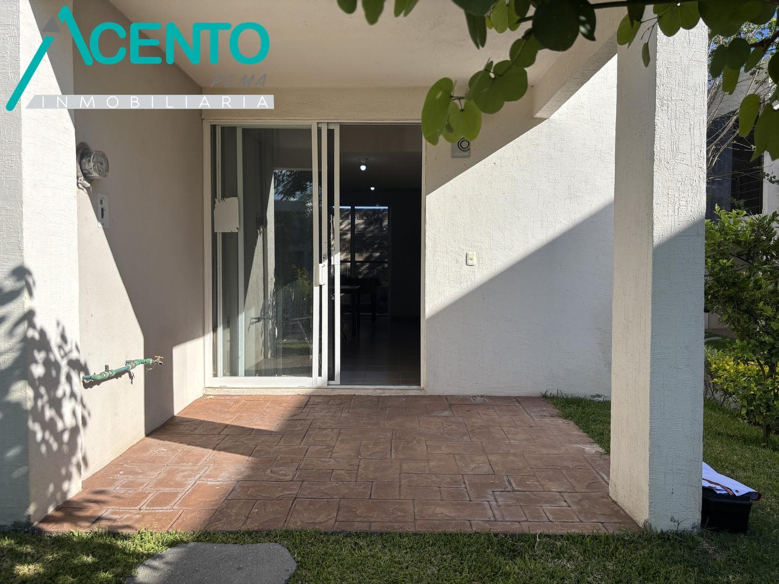 HOUSE FOR SALE IN THE AQUASOL RESIDENCIAL SUBDIVISION
