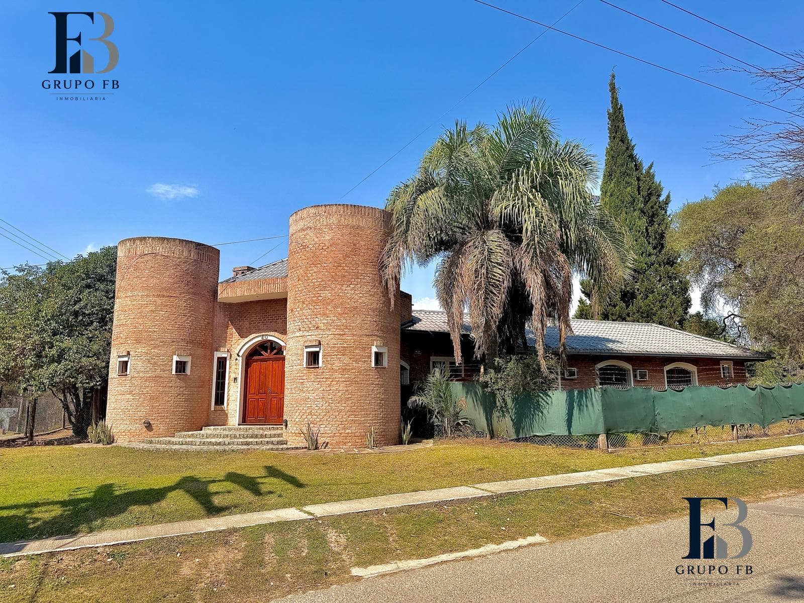 Casa en los Carolinos 4 Dormitorios - gran parque y pileta
