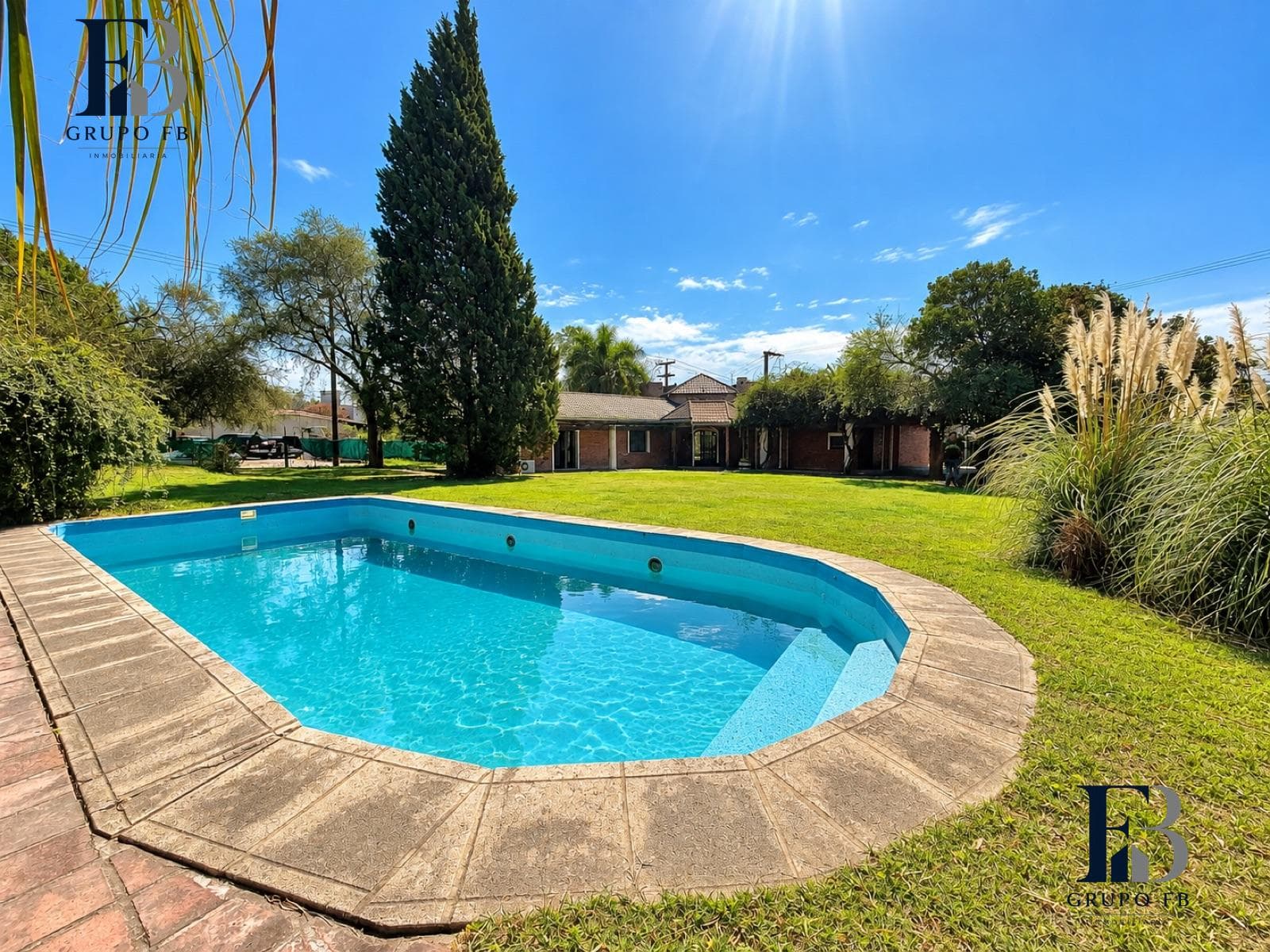Casa en los Carolinos 4 Dormitorios - gran parque y pileta