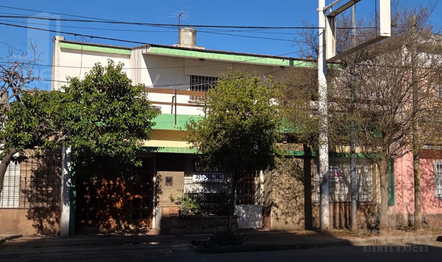 3-bedroom house in Junior's Neighborhood