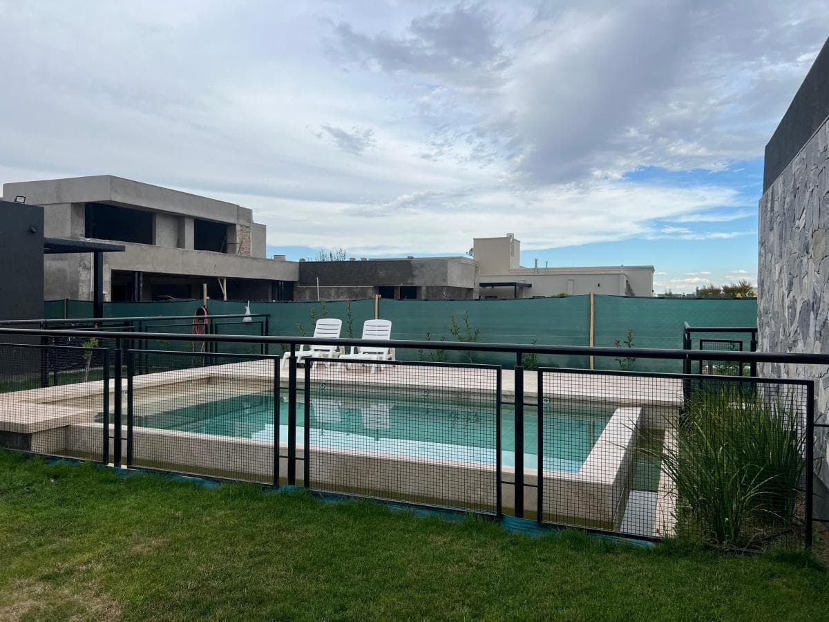 FOR SALE: Beautiful House in the El Portillo Neighborhood on Paso Street—Maipú.