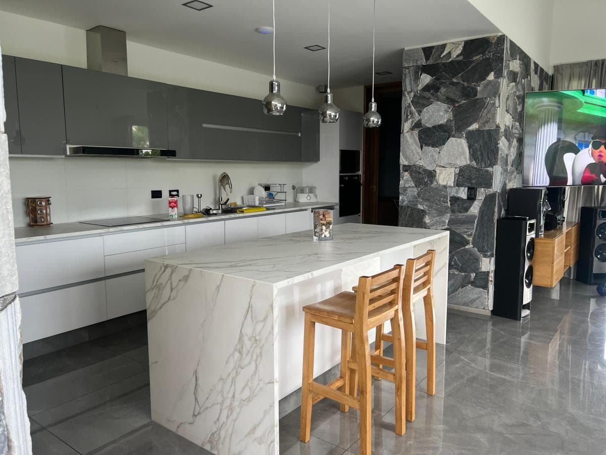 FOR SALE: Beautiful House in the El Portillo Neighborhood on Paso Street—Maipú.