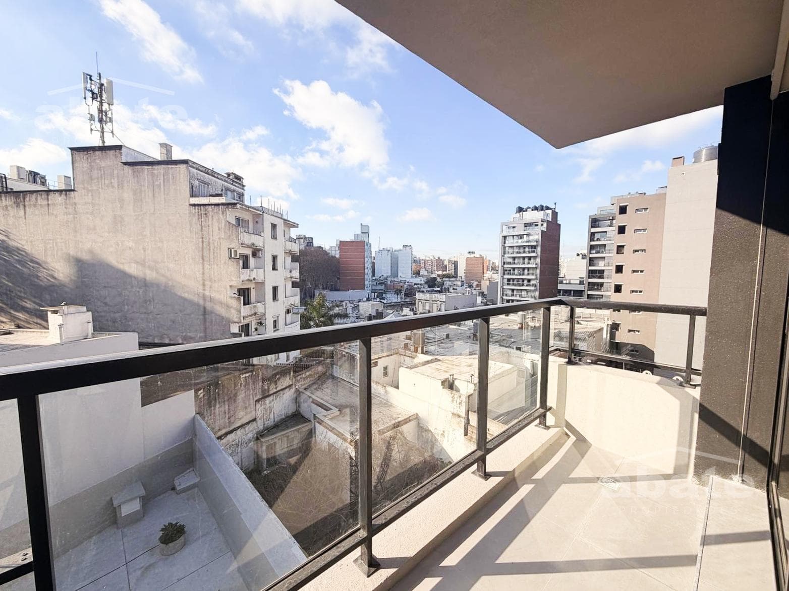 Alquiler Apartamento 1 dormitorio en Cordón, Montevideo. Muy Soleado