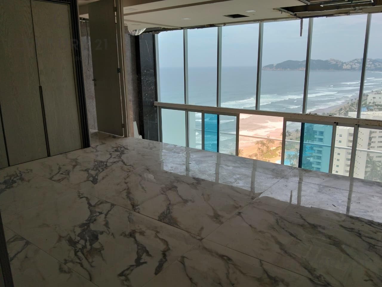 Penthouse frente al mar en Playa Diamante, vista al mar y campo de golf