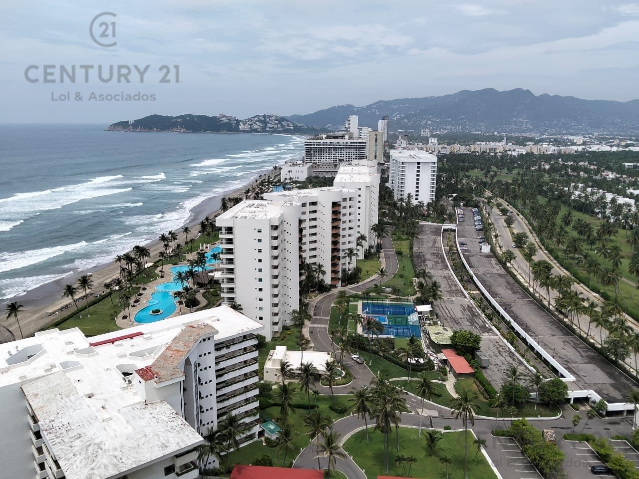 Penthouse frente al mar en Playa Diamante, vista al mar y campo de golf