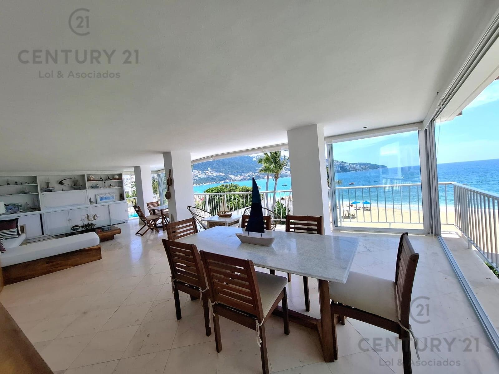 Departamento en Venta con Playa Privada en Club Deportivo, Acapulco