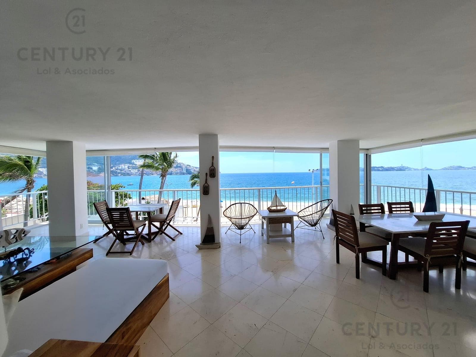 Departamento en Venta con Playa Privada en Club Deportivo, Acapulco