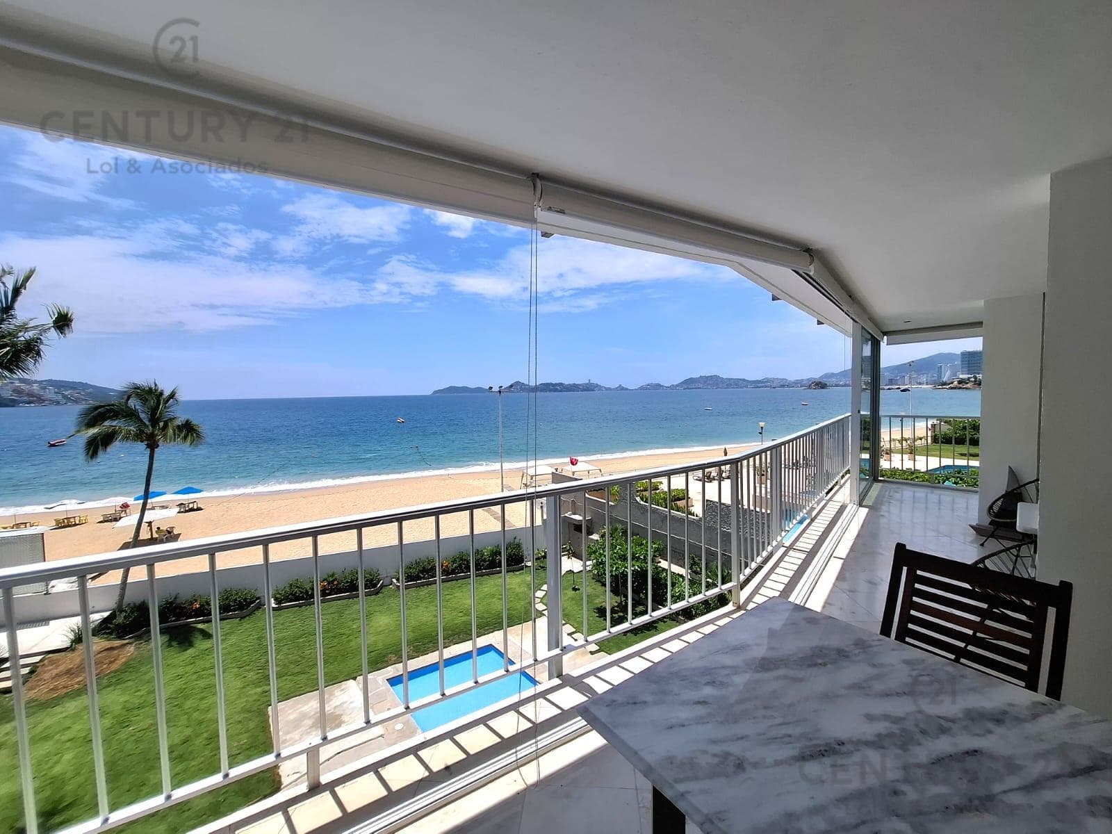 Departamento en Venta con Playa Privada en Club Deportivo, Acapulco