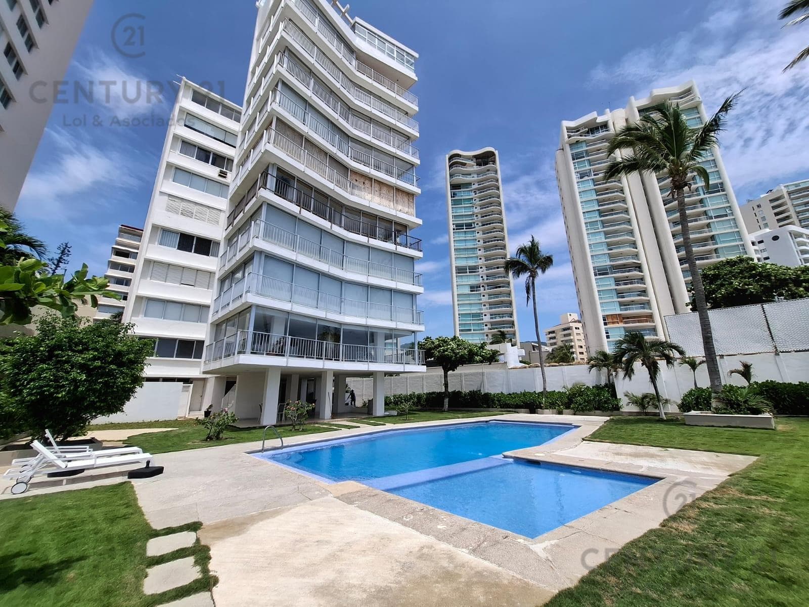 Departamento en Venta con Playa Privada en Club Deportivo, Acapulco