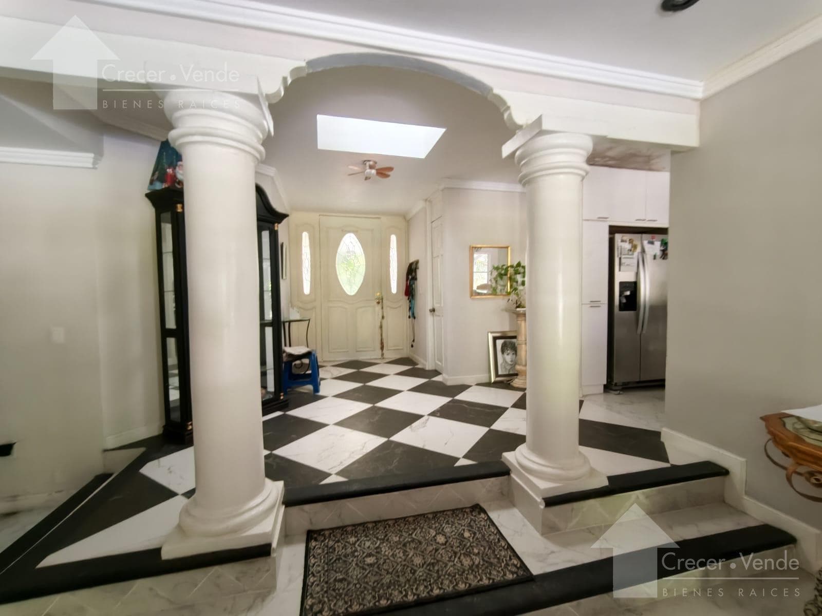 Single-Story Home with a Pool in Burgos Bugambilias, Temixco