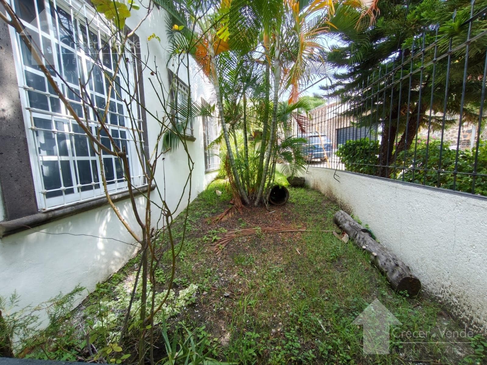 Single-Story Home with a Pool in Burgos Bugambilias, Temixco