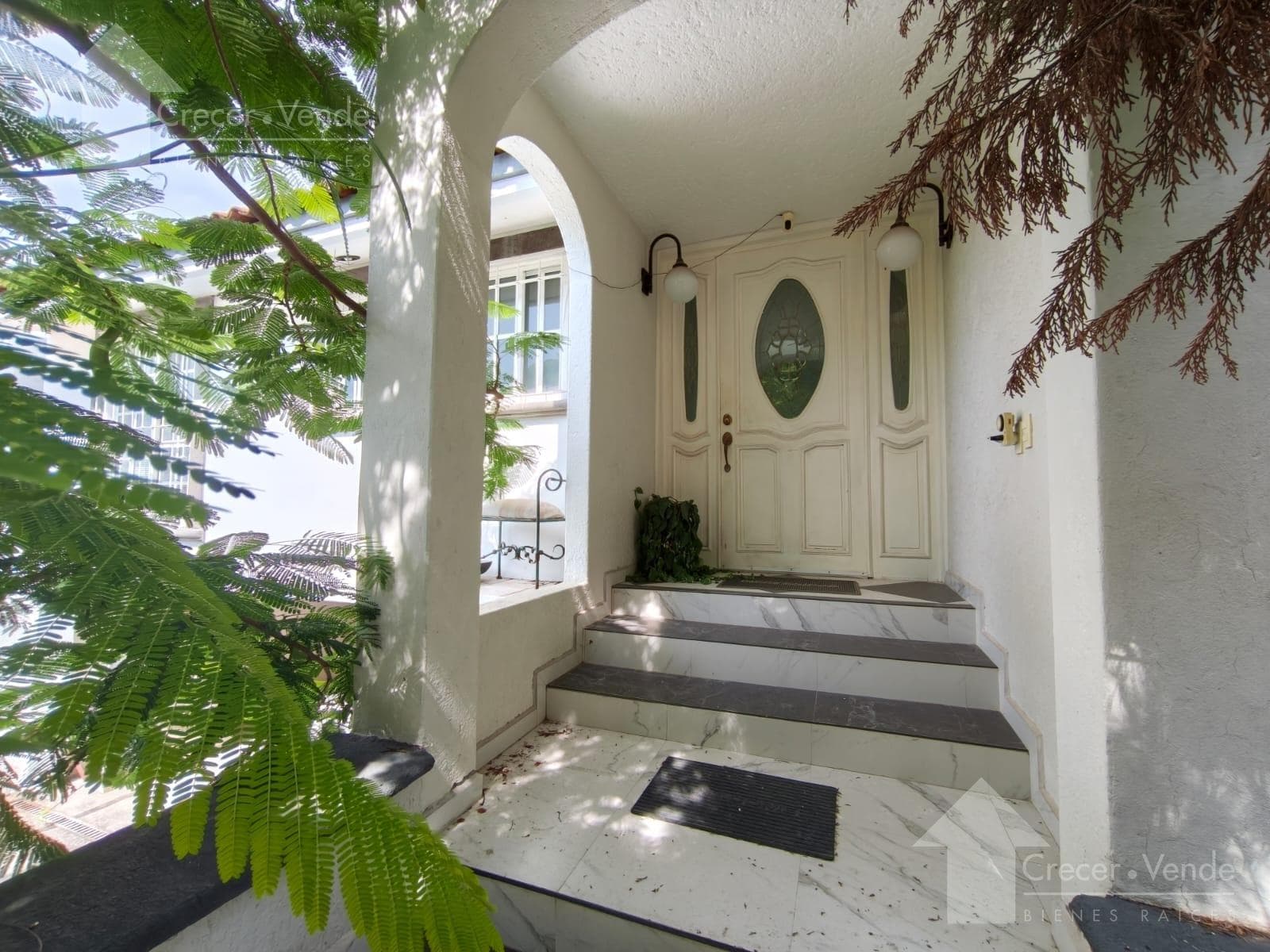 Single-Story Home with a Pool in Burgos Bugambilias, Temixco