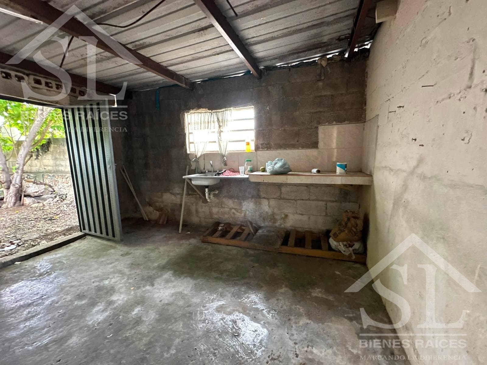 Corner house, ideal for a business. Across from Plaza Sendero.