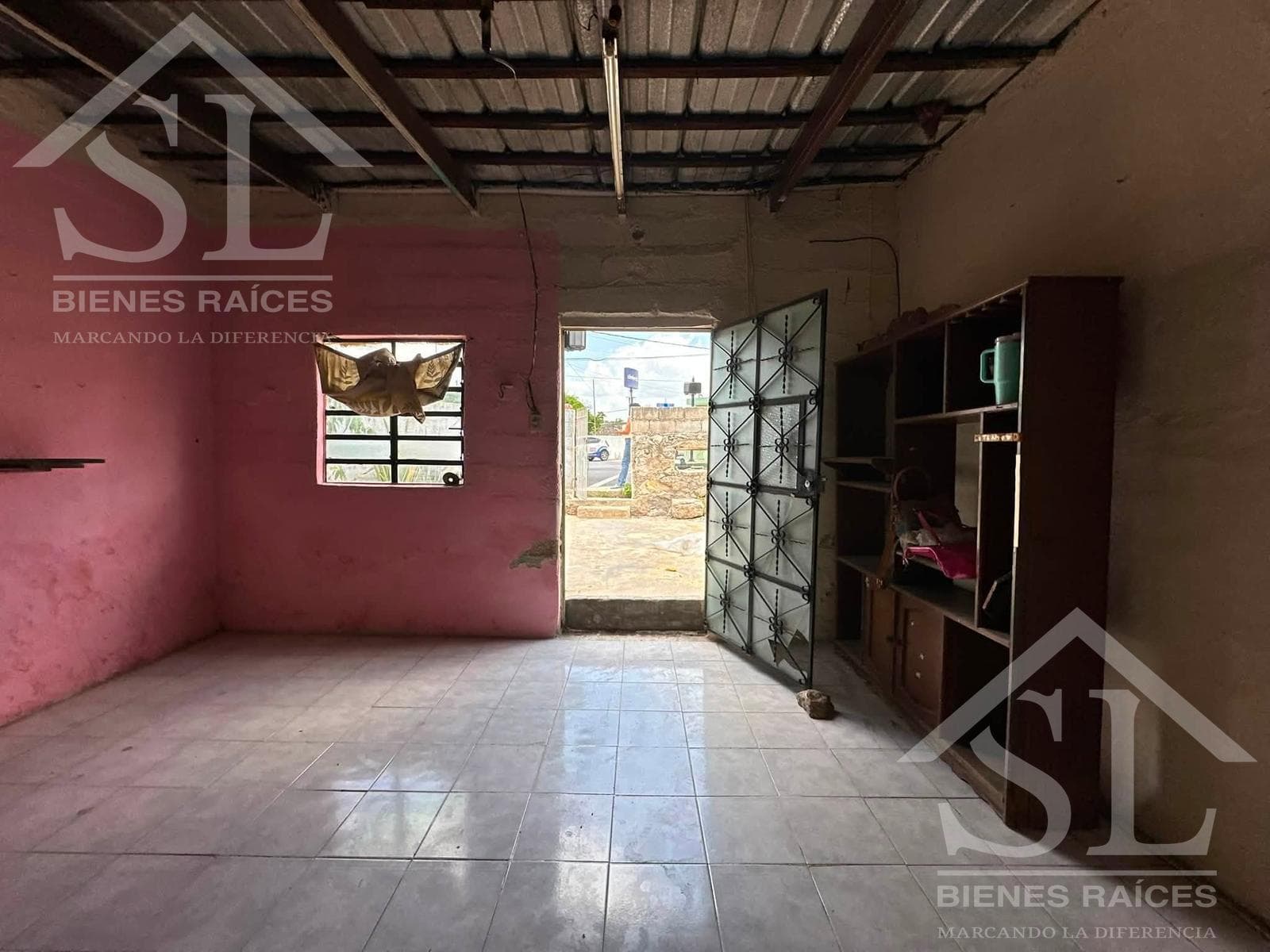 Corner house, ideal for a business. Across from Plaza Sendero.