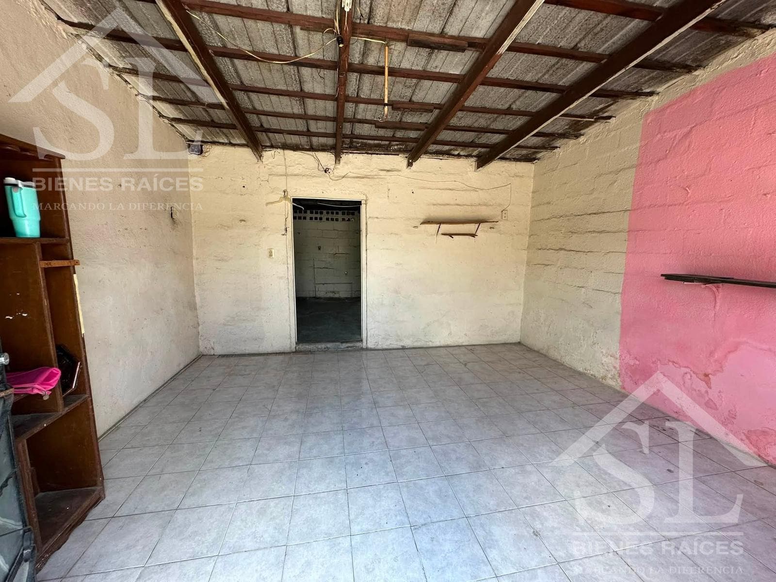 Corner house, ideal for a business. Across from Plaza Sendero.