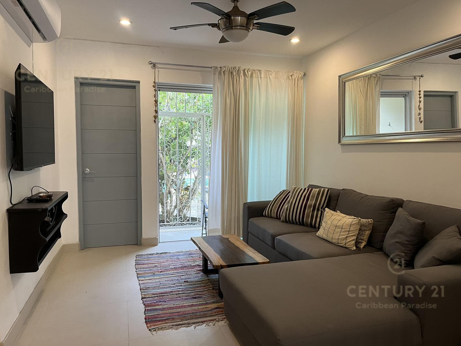 2-bedroom, 3-bathroom apartment in downtown Playa del Carmen P4206