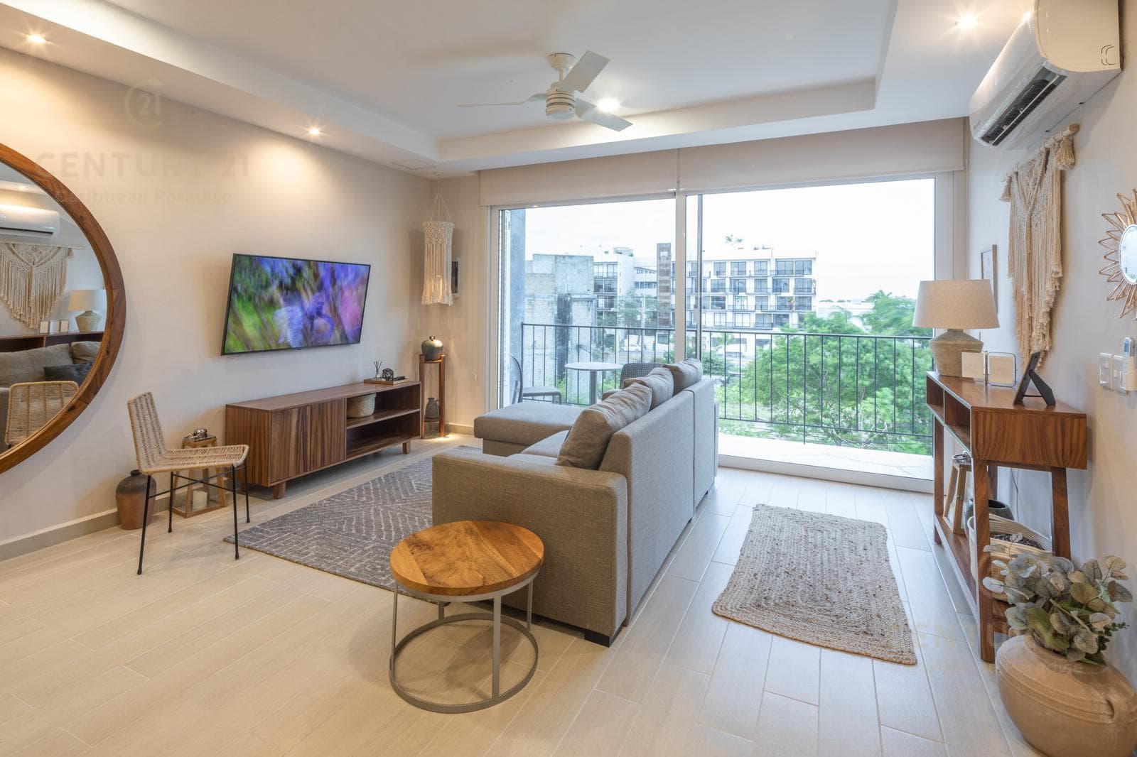 Beautiful and elegant furnished 2-bedroom apartment in Downtown Playa del Carmen P3296