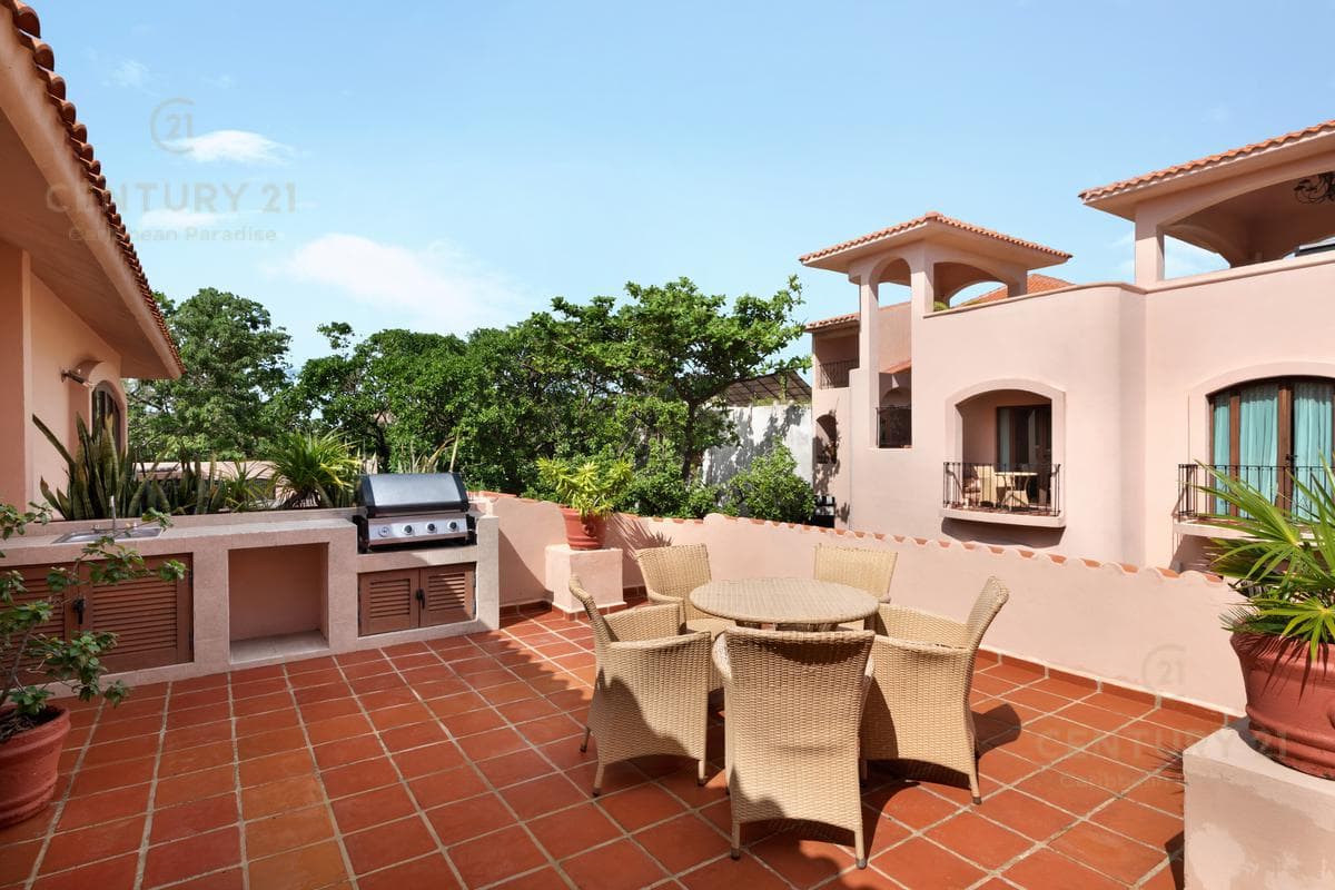 Lujoso Condominio en Venta 3 Hab en 5ta Avenida Playa del Carmen P3892