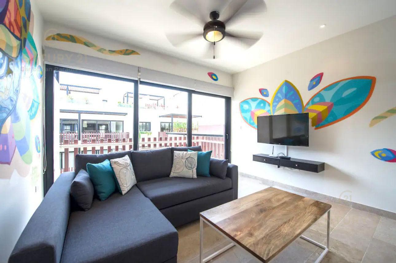 Beautiful, Fully Furnished 1-Bedroom Penthouse for Sale in a Prime Location in Playa del Carmen P418