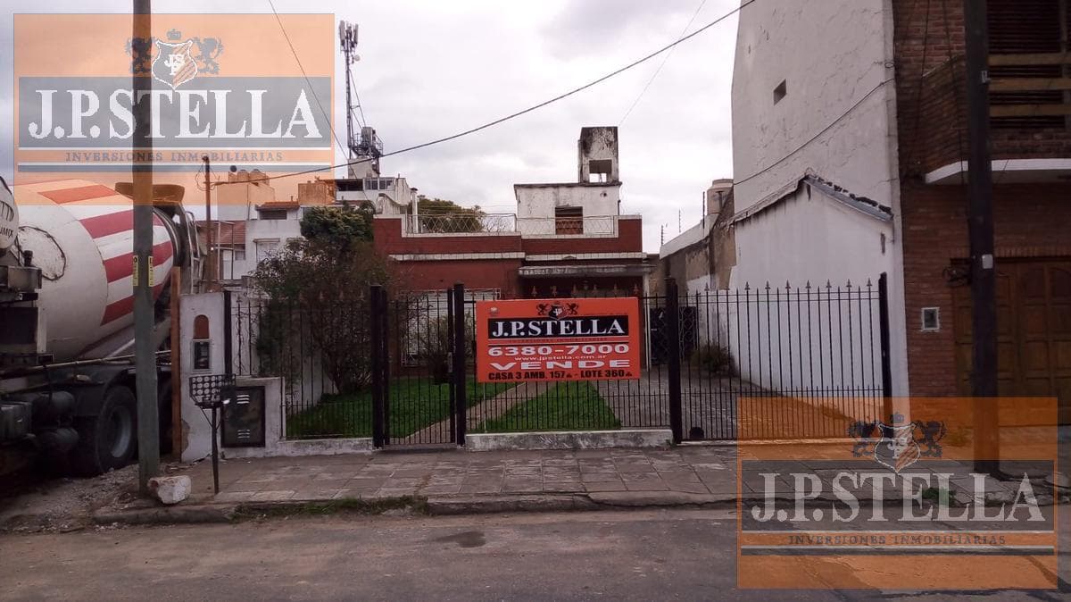 Casa 3 Ambientes c/ Entrada de Auto - 150 m² Cub. - Ramos Mejia