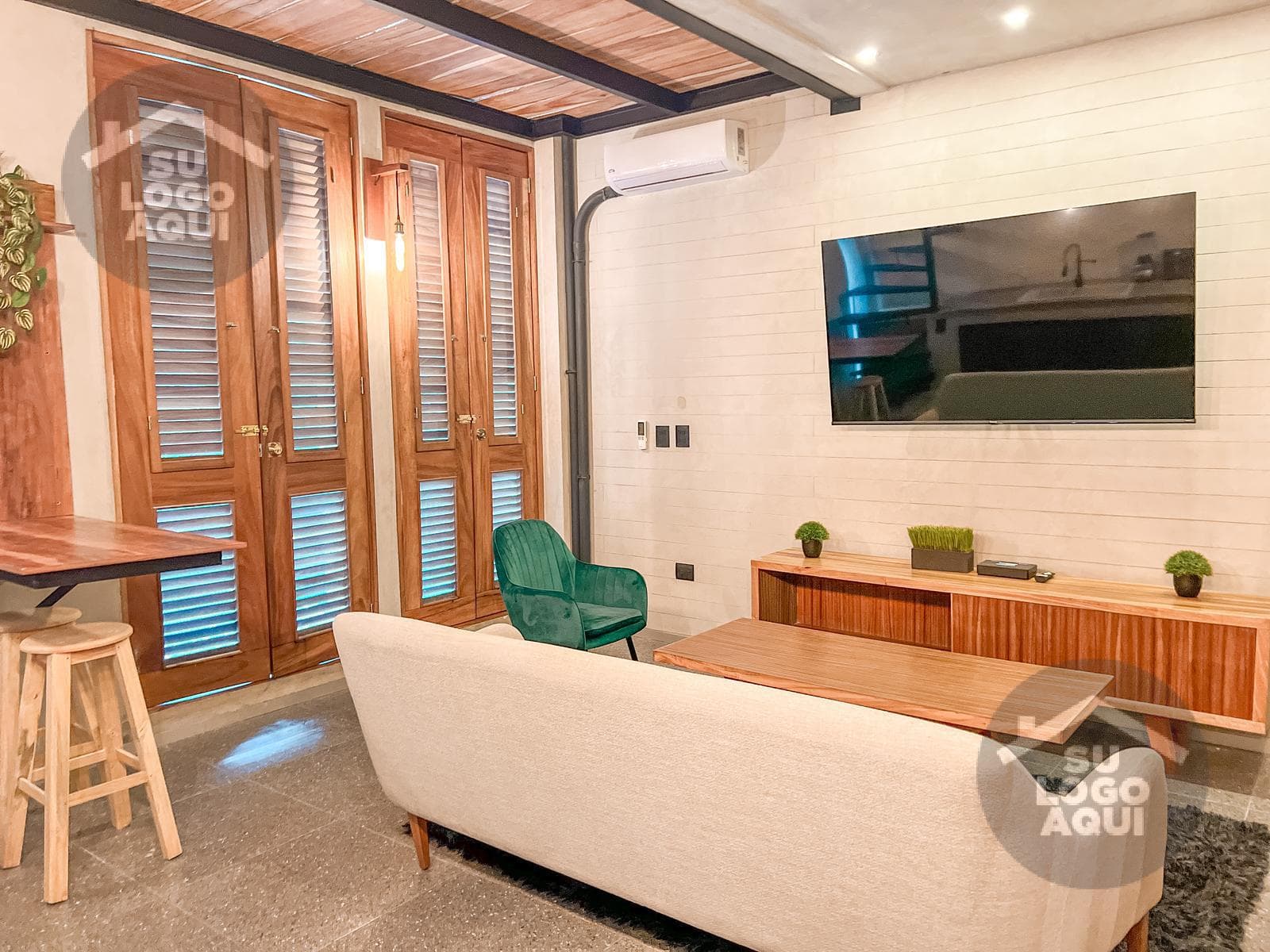 Beautiful 2-Level Loft on Av. Colegios