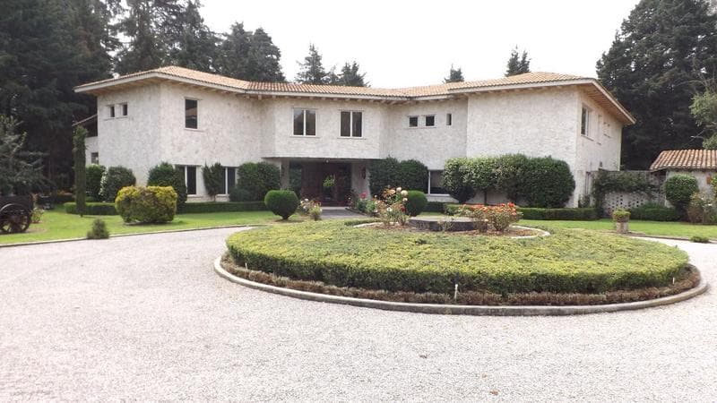 AGRADABLE RESIDENCIA EN OCOYOACAC CON GRAN JARDIN
