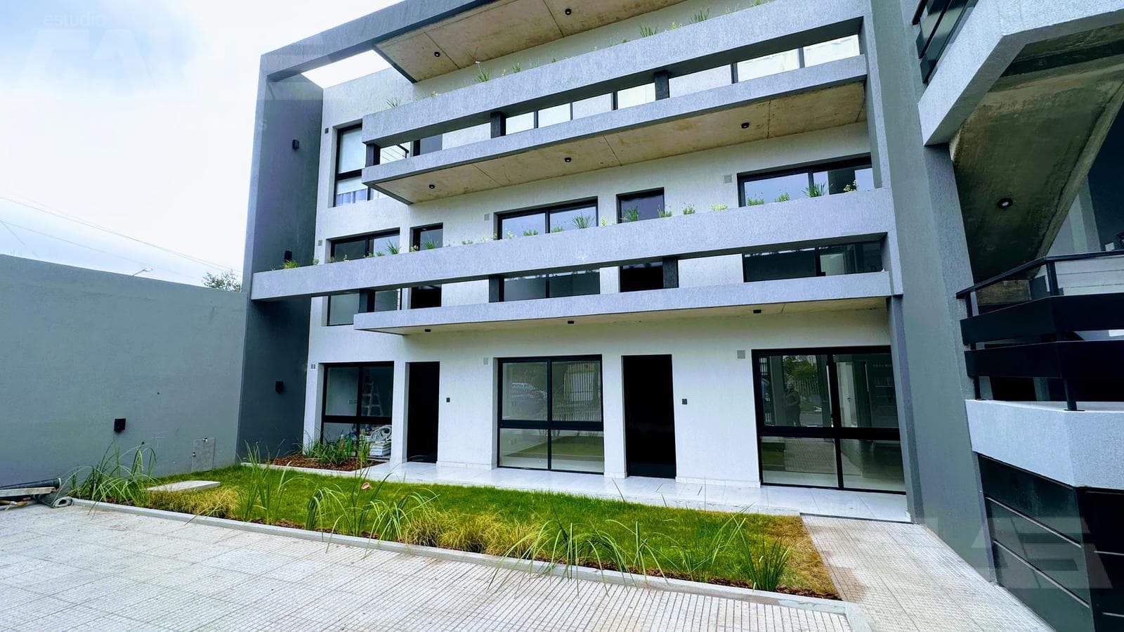 Brand-new 2-bedroom apartment with a garage and parking space!