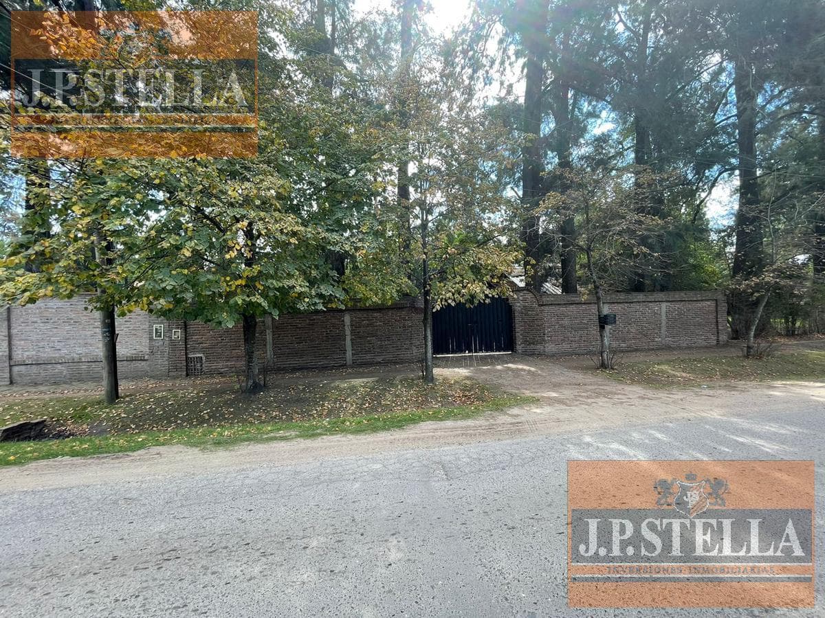 Casa Quinta 1570 m² C/Pileta y Hermosa Arboleda - La Reja
