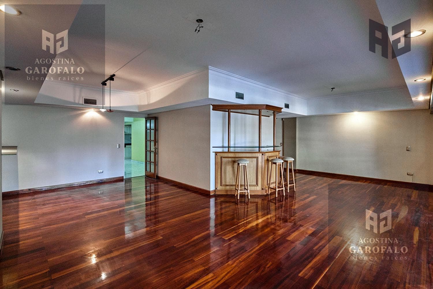 Spectacular apartment for sale: 5 rooms, 2 parking spaces, storage room, two balconies, and a patio in Caballito